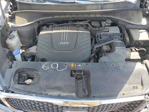 2016 KIA SORENTO L / LX — Engine bay