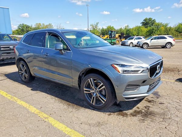 2019 VOLVO XC60 Momentum — Passenger 3/4