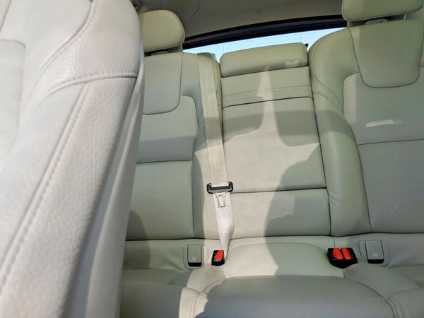 2019 VOLVO XC60 Momentum — SUVN
