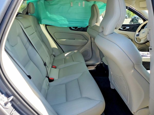 2019 VOLVO XC60 Momentum — PSRS