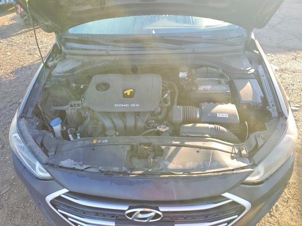 2017 HYUNDAI ELANTRA SE Base — Engine bay