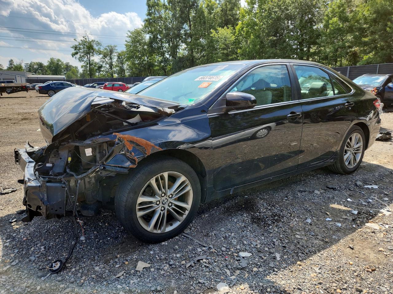2015 TOYOTA CAMRY — Front 3/4