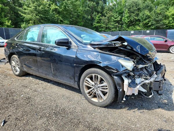 2015 TOYOTA CAMRY — Passenger 3/4