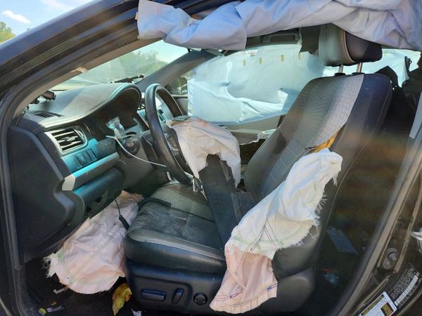 2015 TOYOTA CAMRY — DENT
