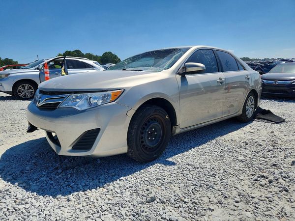 2014 TOYOTA CAMRY