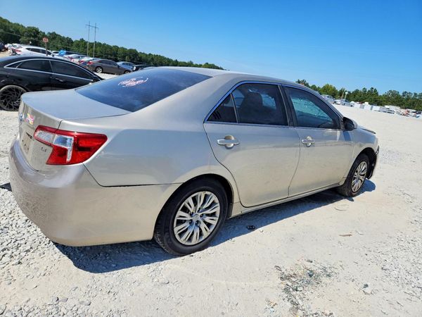 2014 TOYOTA CAMRY