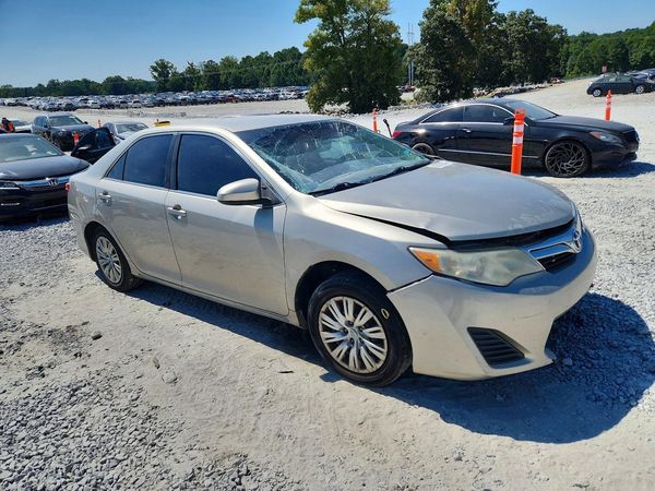 2014 TOYOTA CAMRY