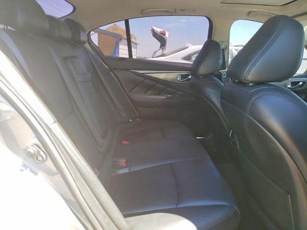 2015 INFINITI Q50