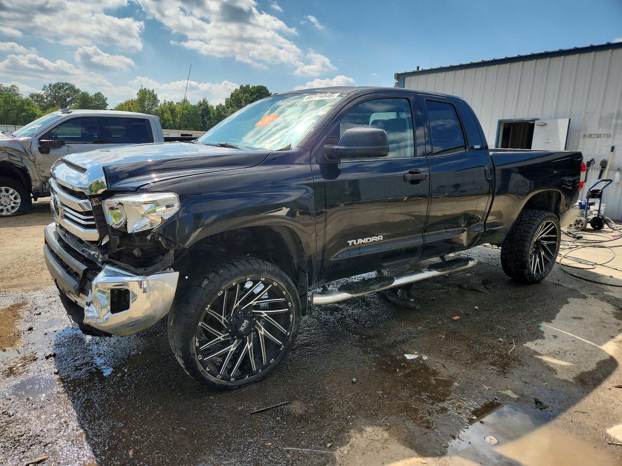 2016 TOYOTA TUNDRA SR/SR5 — Front 3/4