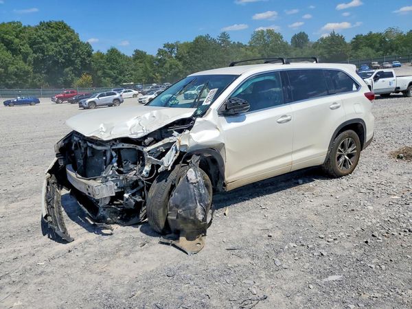 2017 TOYOTA HIGHLANDER LE/LE Plus — Front 3/4