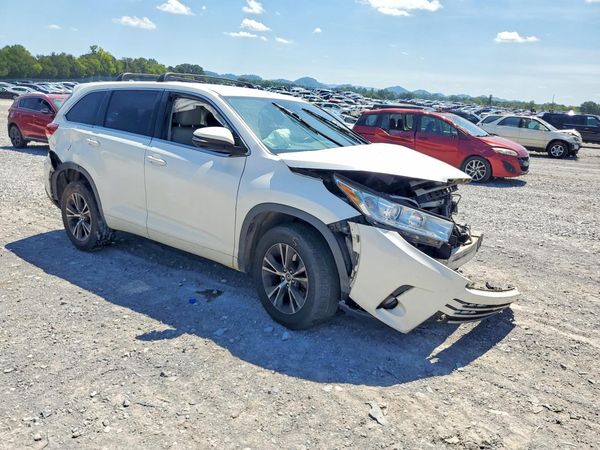 2017 TOYOTA HIGHLANDER LE/LE Plus — Passenger 3/4