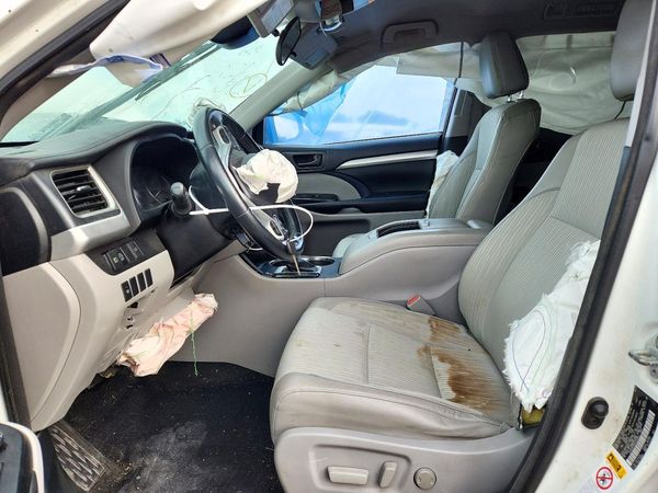 2017 TOYOTA HIGHLANDER LE/LE Plus — DENT