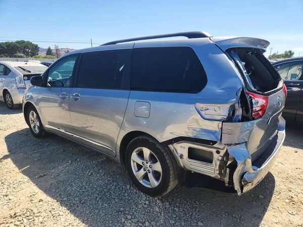 2017 TOYOTA SIENNA