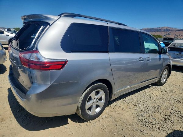 2017 TOYOTA SIENNA