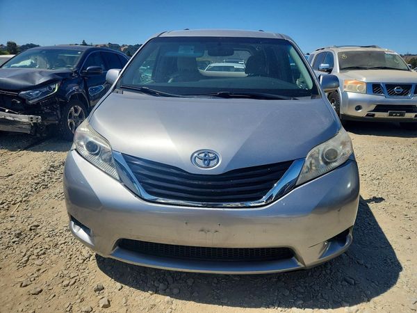 2017 TOYOTA SIENNA