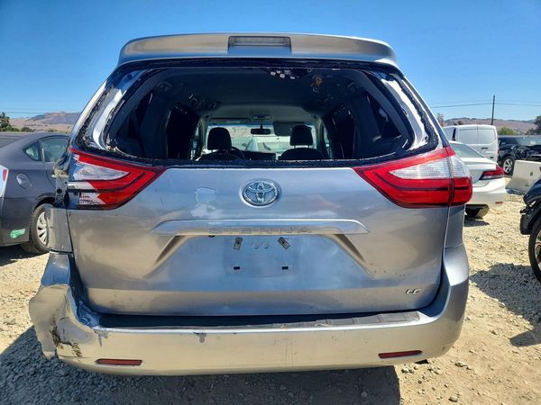 2017 TOYOTA SIENNA