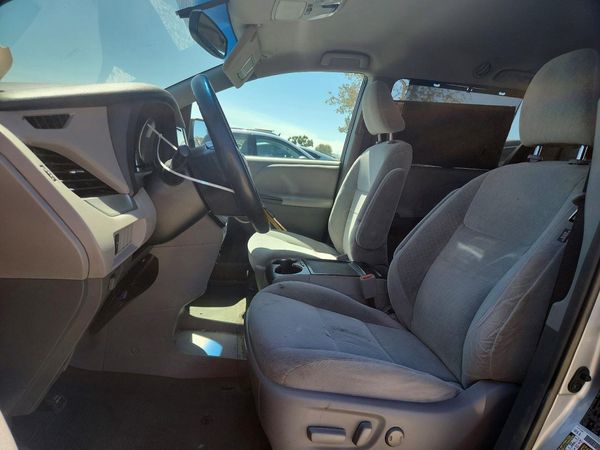 2017 TOYOTA SIENNA
