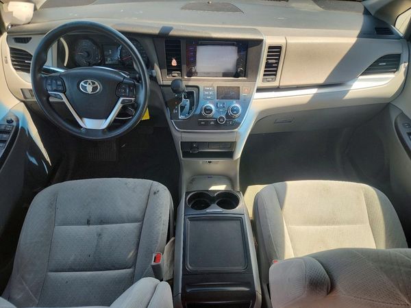 2017 TOYOTA SIENNA