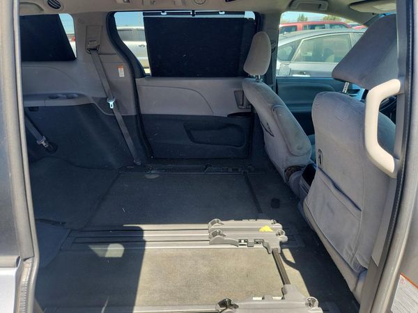 2017 TOYOTA SIENNA