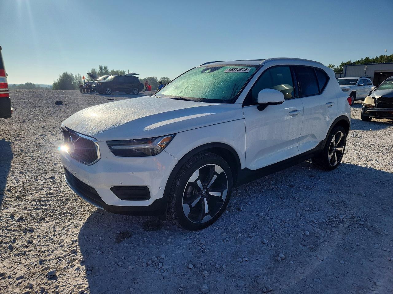 2019 VOLVO XC40 Momentum