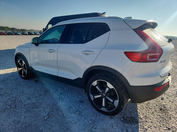 2019 VOLVO XC40 Momentum