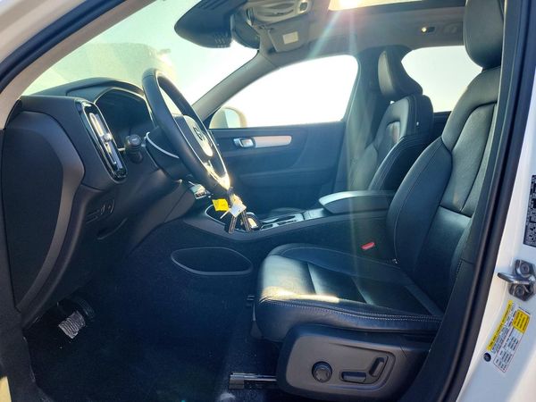 2019 VOLVO XC40 Momentum