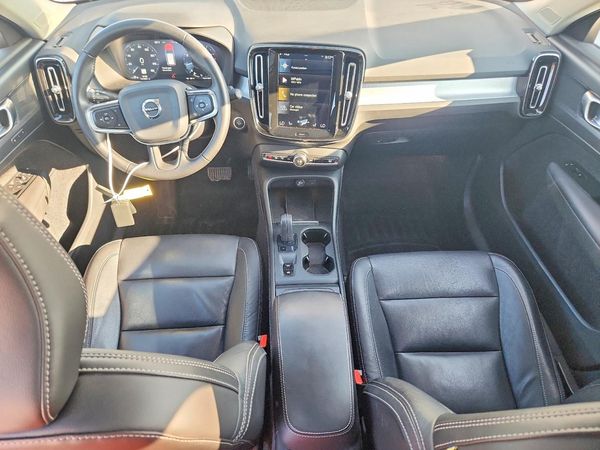 2019 VOLVO XC40 Momentum