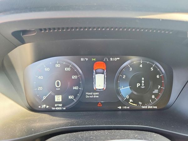 2019 VOLVO XC40 Momentum