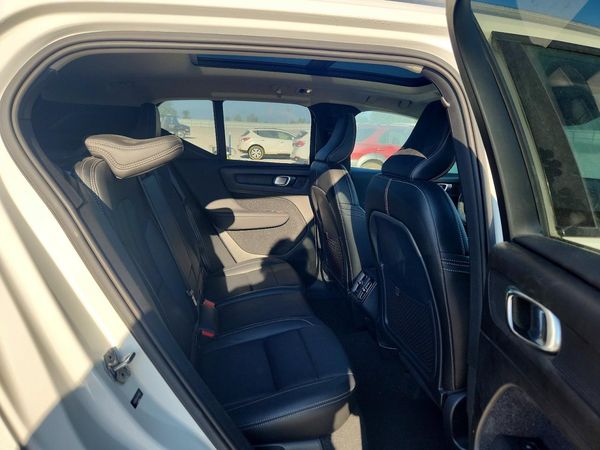 2019 VOLVO XC40 Momentum