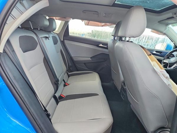 2022 VOLKSWAGEN TAOS