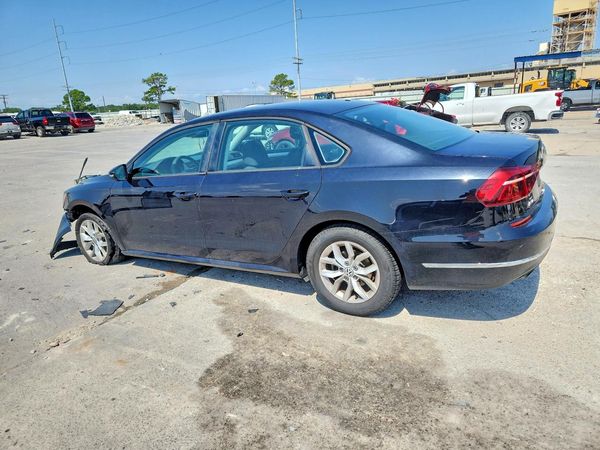 2018 VOLKSWAGEN PASSAT S, R-Line