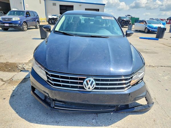 2018 VOLKSWAGEN PASSAT S, R-Line