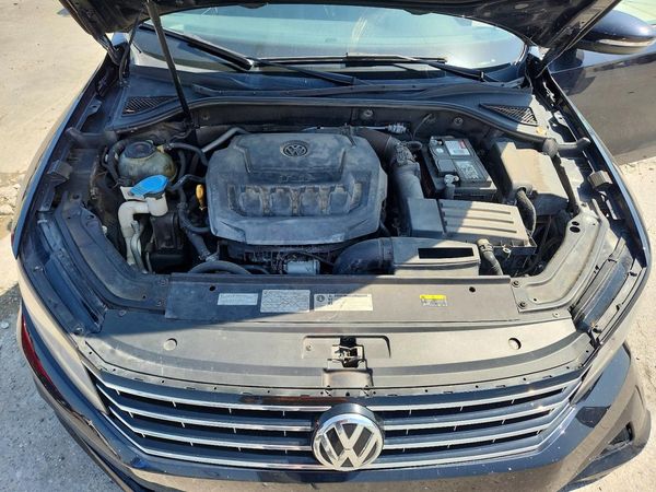 2018 VOLKSWAGEN PASSAT S, R-Line