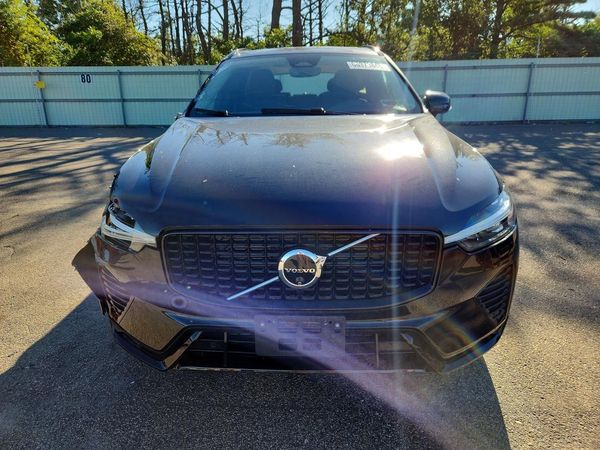 2024 VOLVO XC60 PLUS Plus Dark