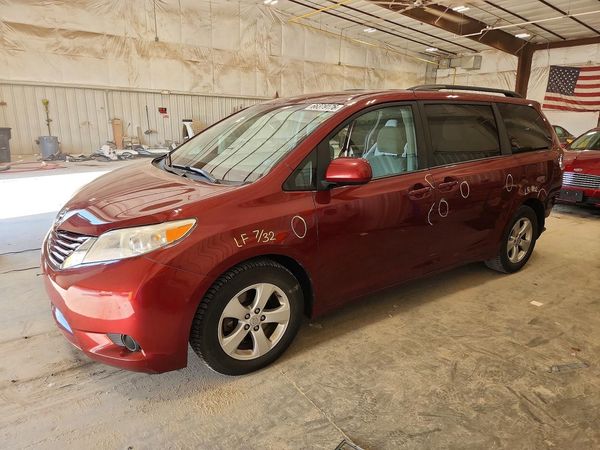 2016 TOYOTA SIENNA