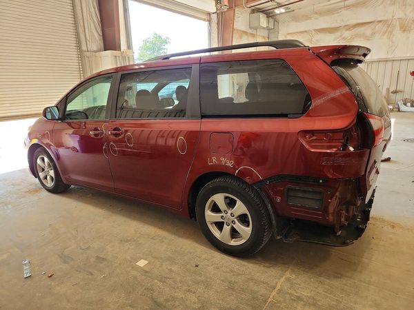 2016 TOYOTA SIENNA