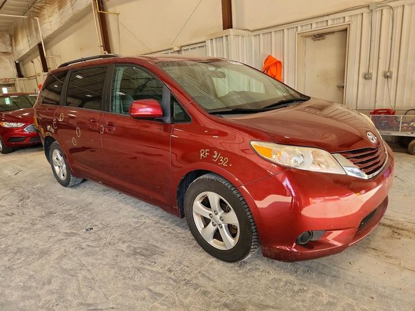2016 TOYOTA SIENNA