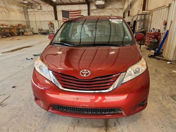 2016 TOYOTA SIENNA
