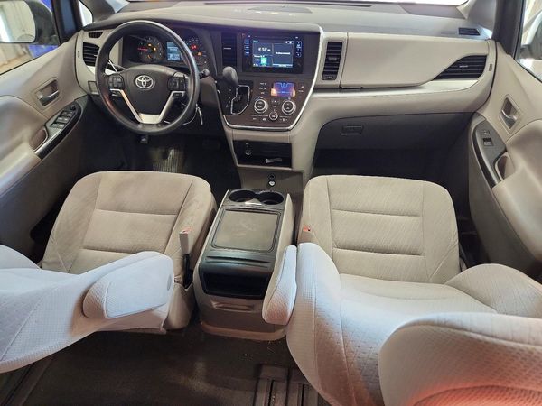 2016 TOYOTA SIENNA