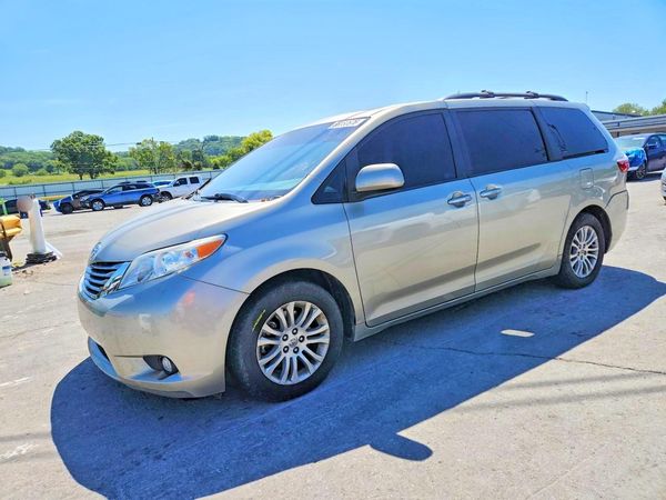 2015 TOYOTA SIENNA