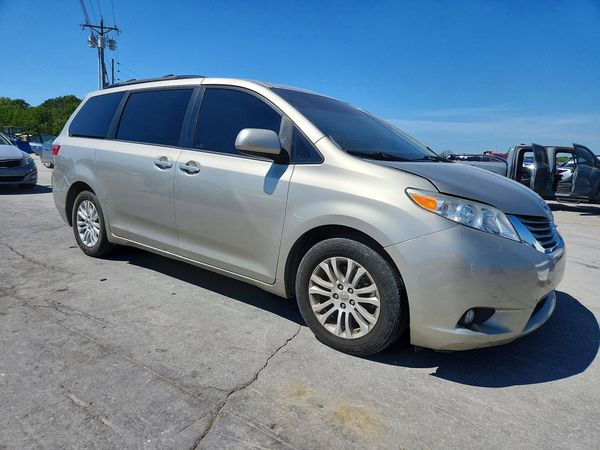 2015 TOYOTA SIENNA