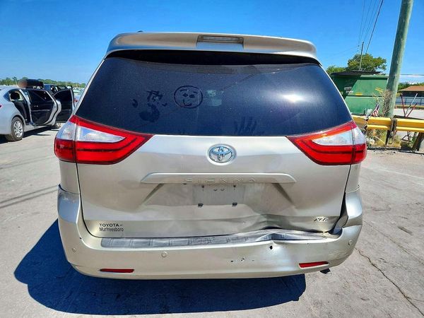 2015 TOYOTA SIENNA