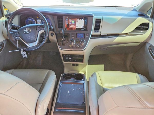 2015 TOYOTA SIENNA