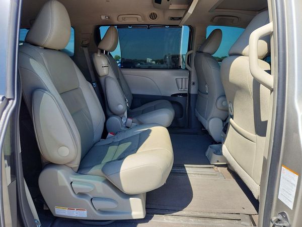 2015 TOYOTA SIENNA
