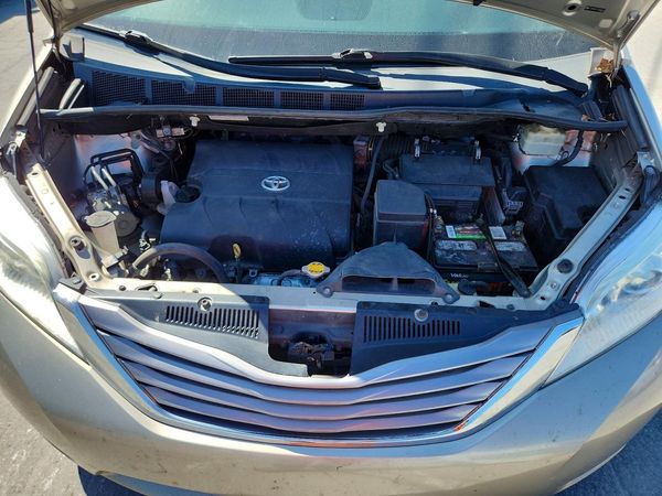 2015 TOYOTA SIENNA