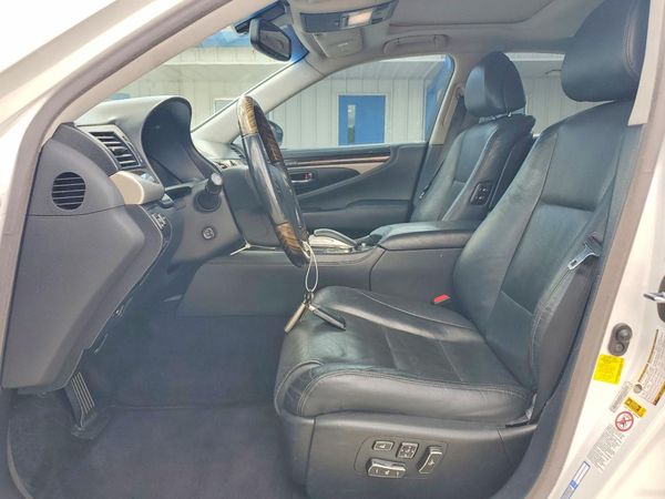 2016 LEXUS LS 460