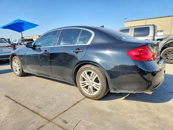 2015 INFINITI Q40