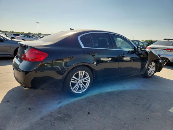 2015 INFINITI Q40