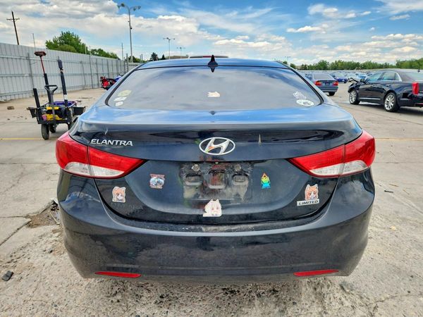 2013 HYUNDAI ELANTRA