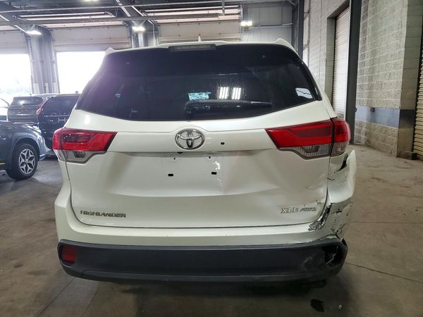 2018 TOYOTA HIGHLANDER SE/XLE